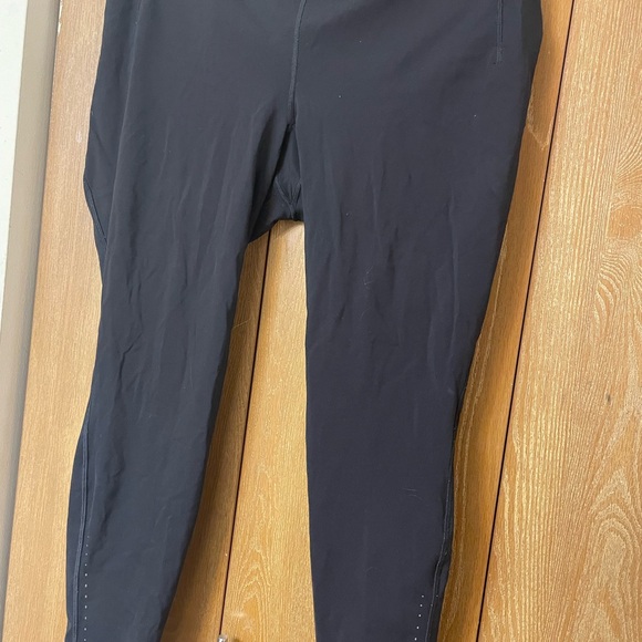 Lululemon Black Leggings swift speed with pockets - Picture 6 of 6